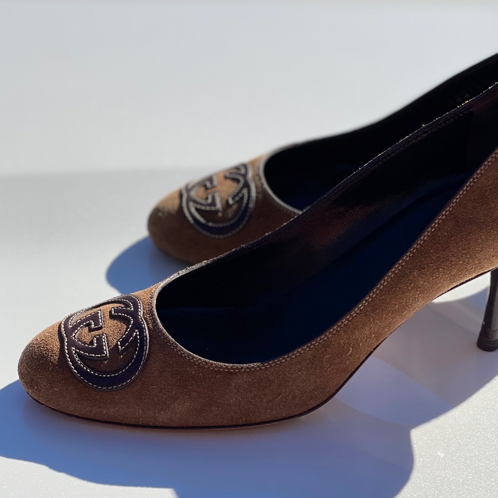 Authentic Classic Gucci Suede Double G Pump with 3in Wood Heel